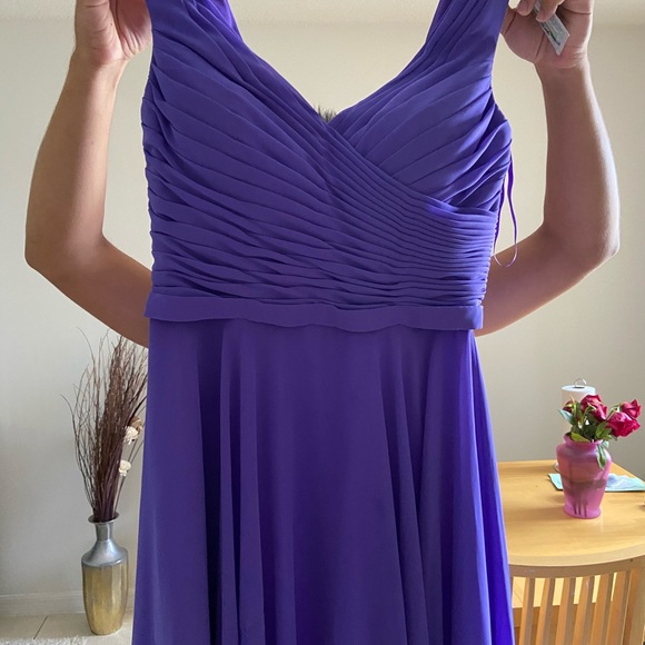 Beautiful long dress / gown bridesmaid dress - Picture 2 of 5